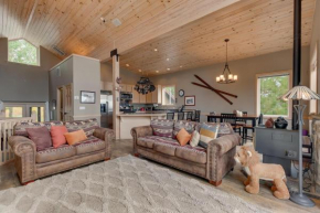 Treetop at Tahoe Donner - Pet Friendly 4BR w Gym and Pool Access